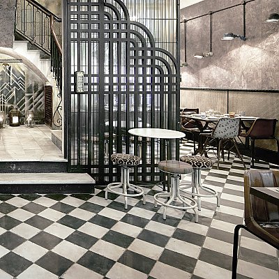 Kings Damero Ceramic Floor Tile 17-5/8" x 17-5/8" - Sold Per Case of 5 Tiles - 11.02 Square Feet Per Case